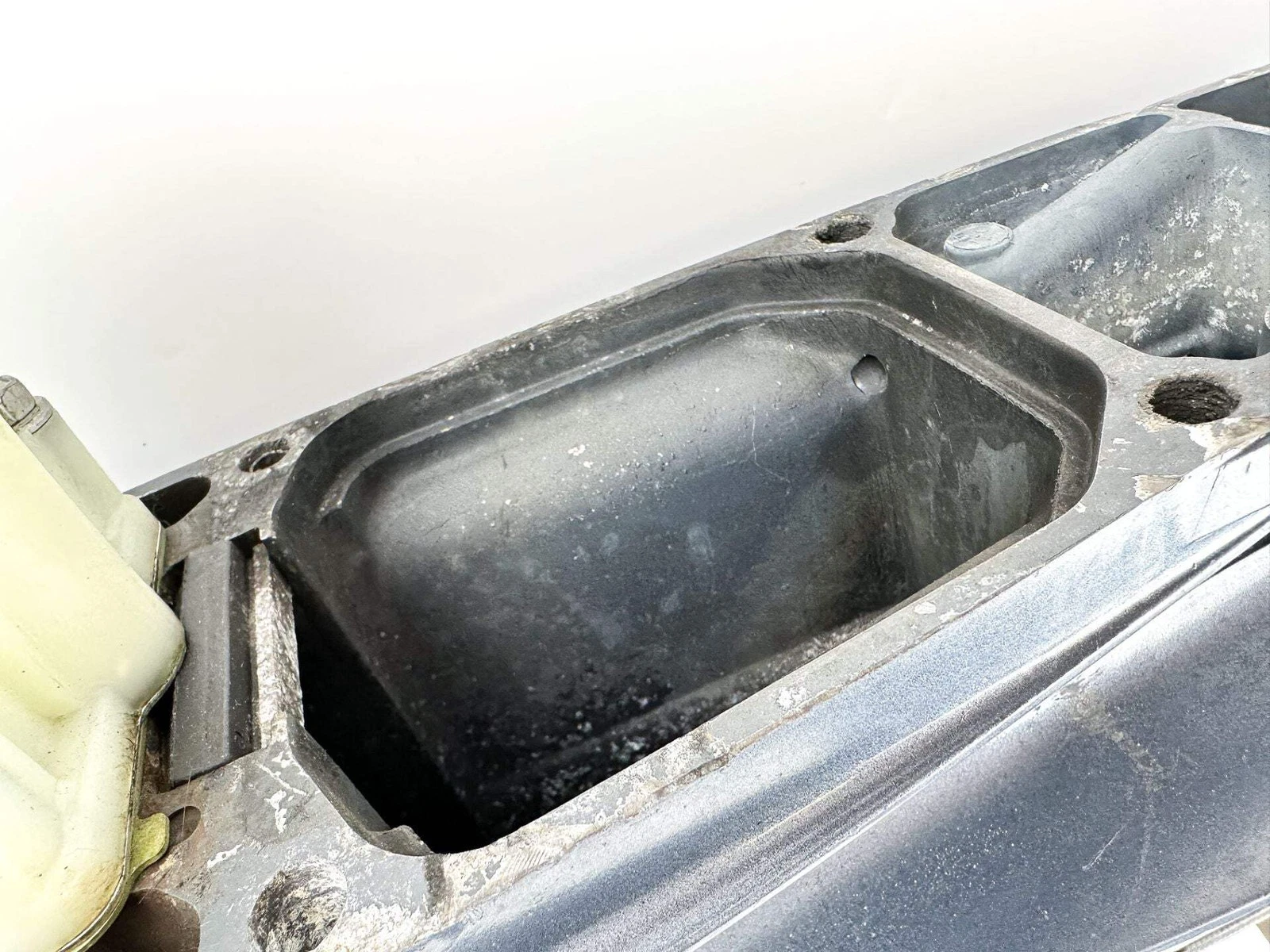 2004 Yamaha 150 HP 4-Stroke Outboard 25" XL Shaft Lower Unit Gear Case — Right-Hand Rotation - Image 6